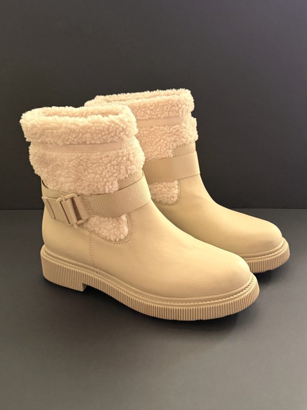 Franco Sarto Womens Jan2 Snow Boots 9M Tan Leather Slip On Faux Shearling
